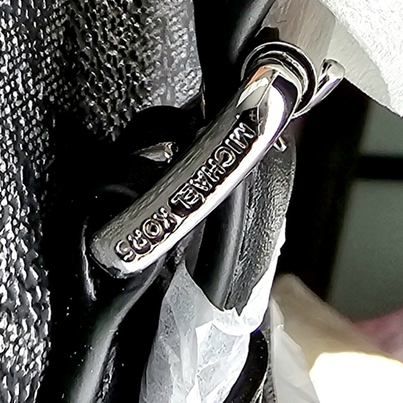 Michael Kors Voyager signature Tote Bag in black - Picture 11 of 11